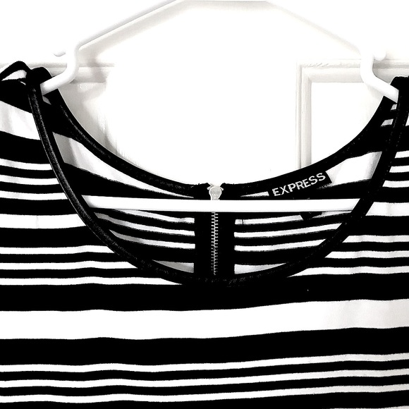 🆕🔥EXPRESS STYLISH&CHIC FAUX LEATHER COLLAR TRIMMED/ZIPPER UP BACK/FORM FITTING - Picture 2 of 13